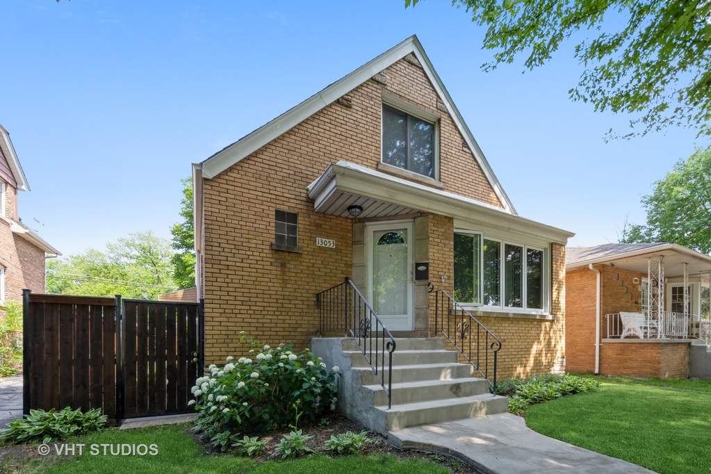 13053 S Escanaba Avenue, Chicago, IL 60633 | MLS# 11110054 ...