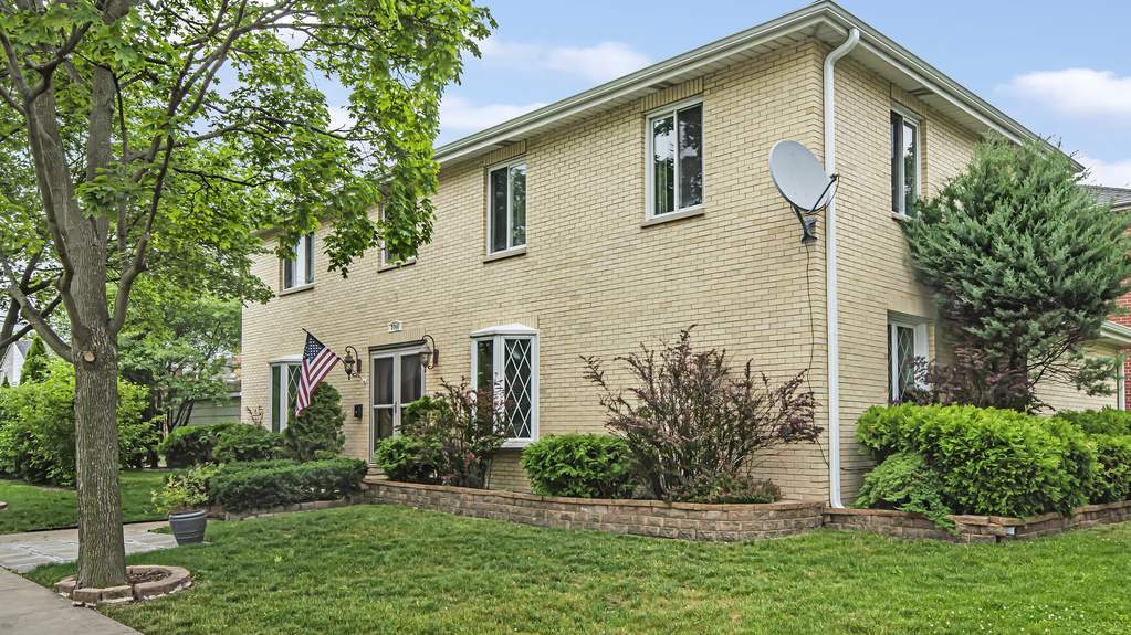 3746 W Columbia Avenue, Lincolnwood, IL 60712 MLS 11144134