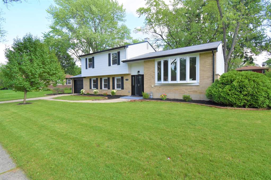 1359 E Anderson Drive, Palatine, IL 60074 MLS 11155211 properties