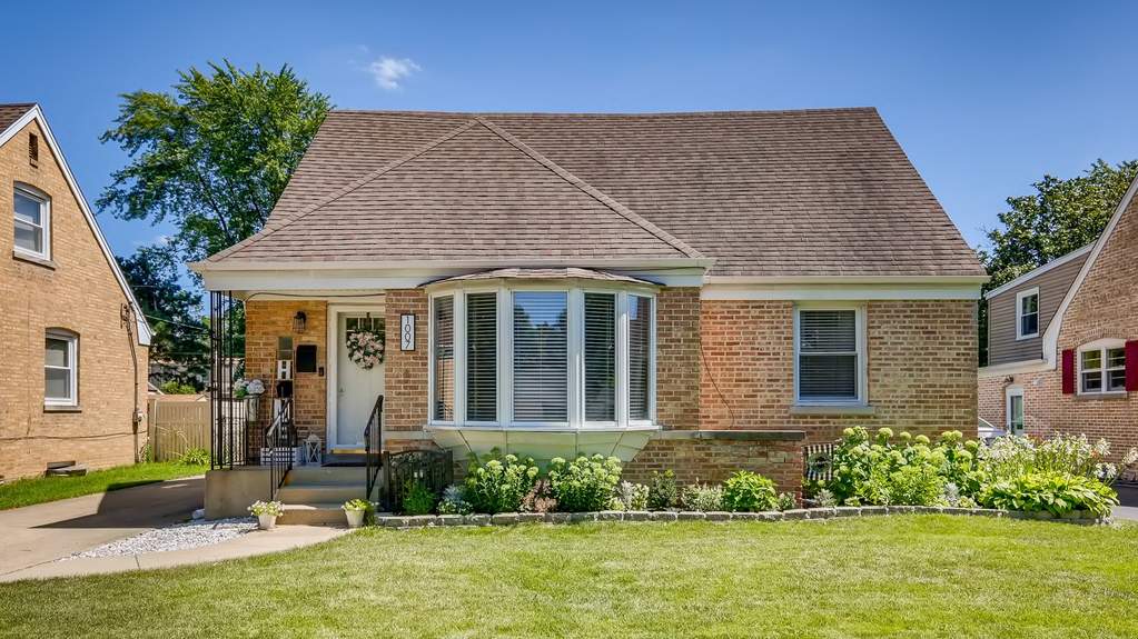 1007 N Kennicott Avenue, Arlington Heights, IL 60004 MLS 11193855