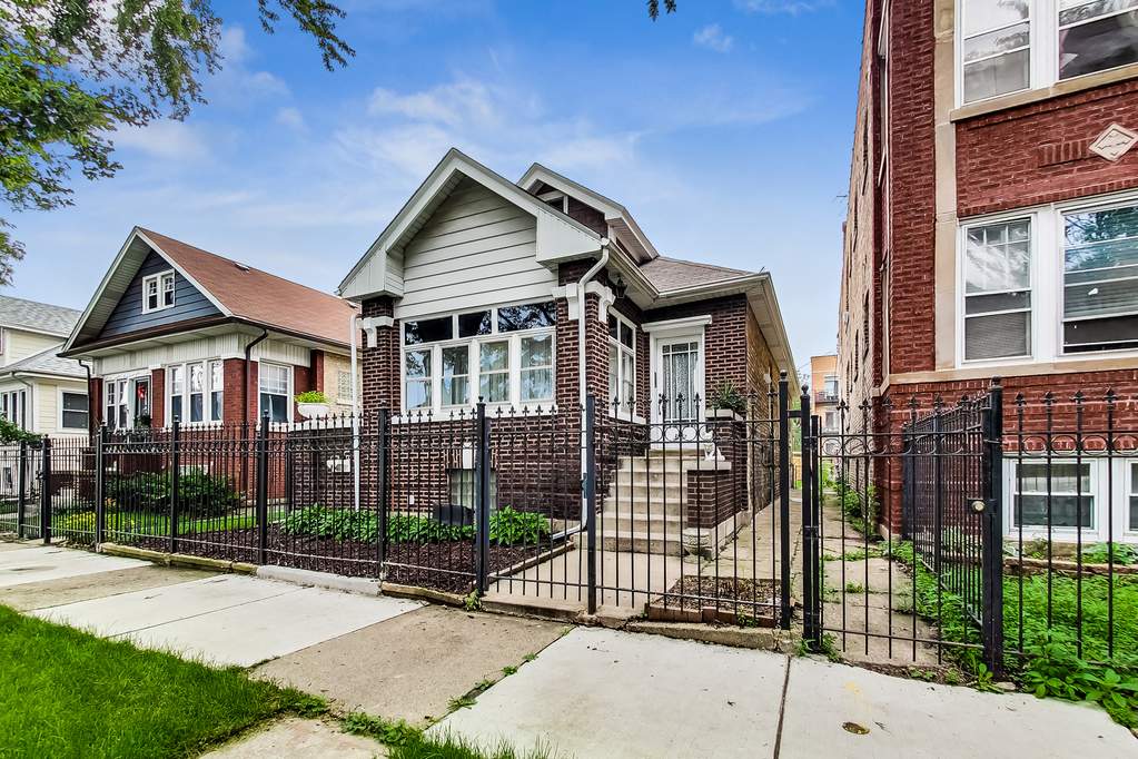 3751 W Giddings Street, Chicago, IL 60625 MLS 11203995 properties