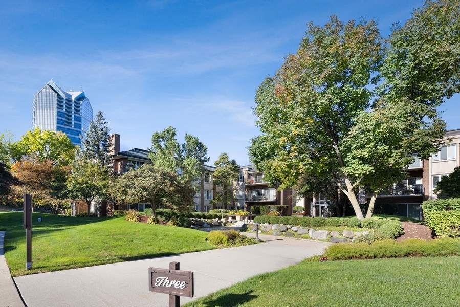 3 Oak Brook Club Drive D206, Oak Brook, IL 60523 MLS 11253267