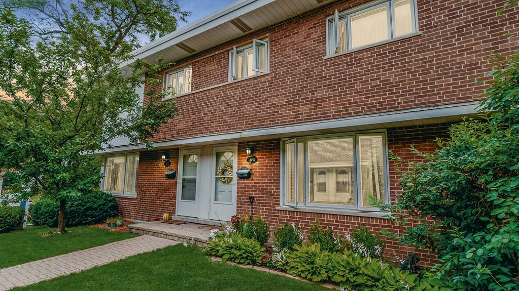 1011 Peterson Avenue B, Park Ridge, IL 60068 MLS 11262196