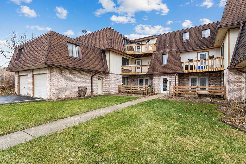 19444 Wolf Road 4, Mokena, IL 60448 MLS 11312301 properties