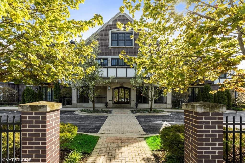 720 Green Bay Road 1A, IL 60093 MLS 11312731