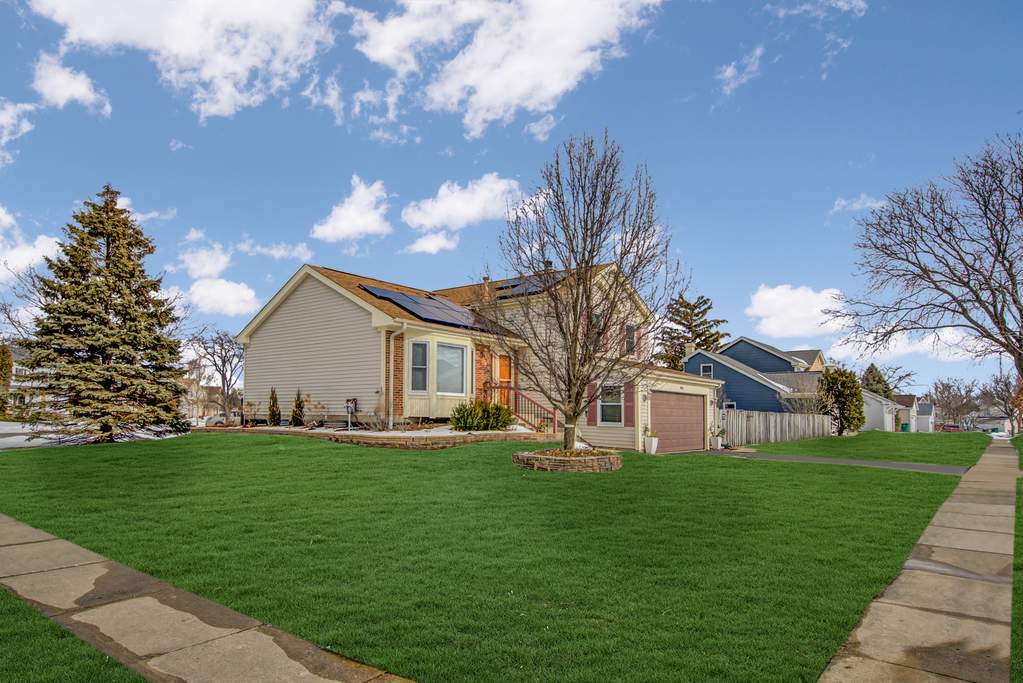 1094 Shady Tree Lane, Wheeling, IL 60090 MLS 11324790 properties