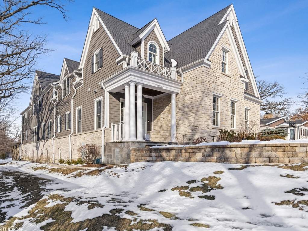 11320 Hiawatha Lane, Indian Head Park, IL 60525 MLS 11326241