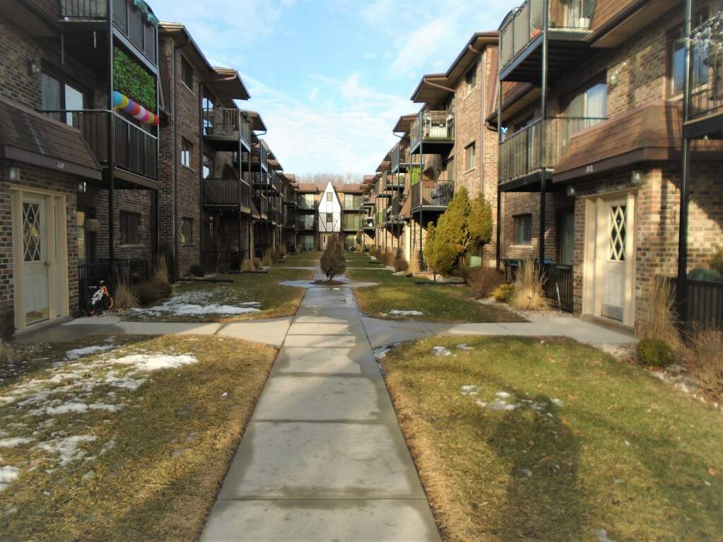 7608 W Lawrence Avenue C2, Harwood Heights, IL 60706 MLS 11346912