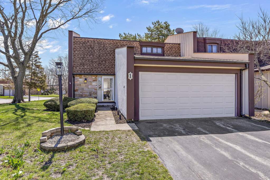 1 Sweetwood Court, Indian Head Park, IL 60525 MLS 11349354