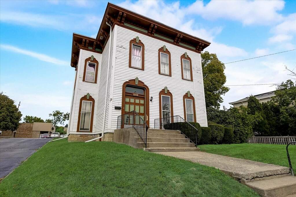 315 W Downer Place, Aurora, IL 60506 MLS 11352909 properties