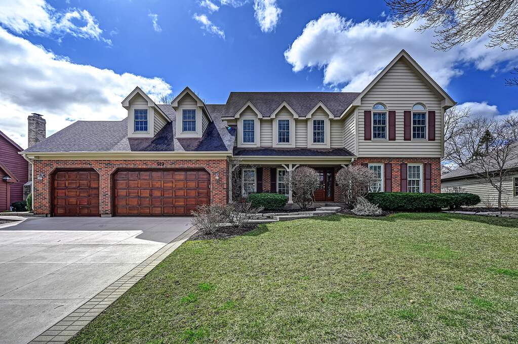 919 Maryknoll Circle, Glen Ellyn, IL 60137 MLS 11360385