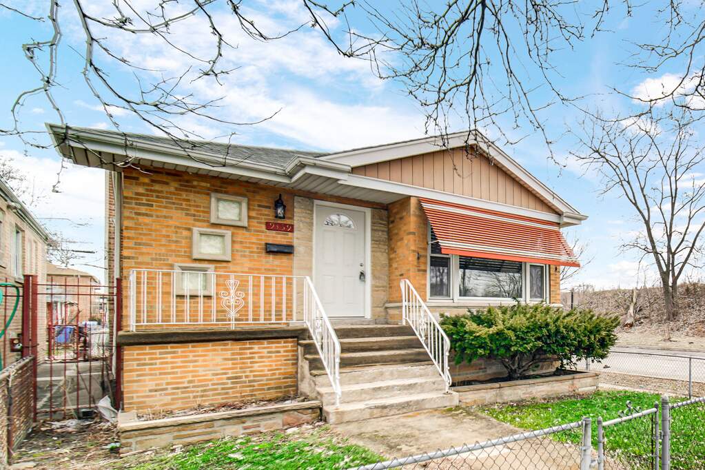 9359 S Paxton Avenue, Chicago, IL 60617 MLS 11367303 properties Chicagoland