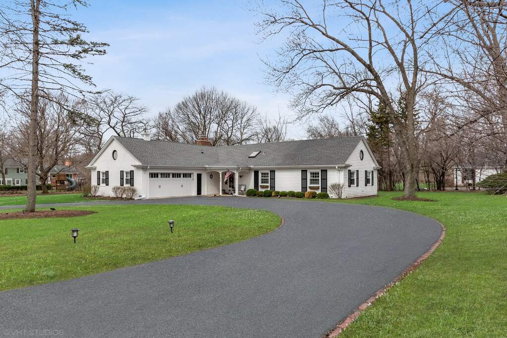 620 Elm Road, Barrington, IL 60010 MLS 11374170 properties