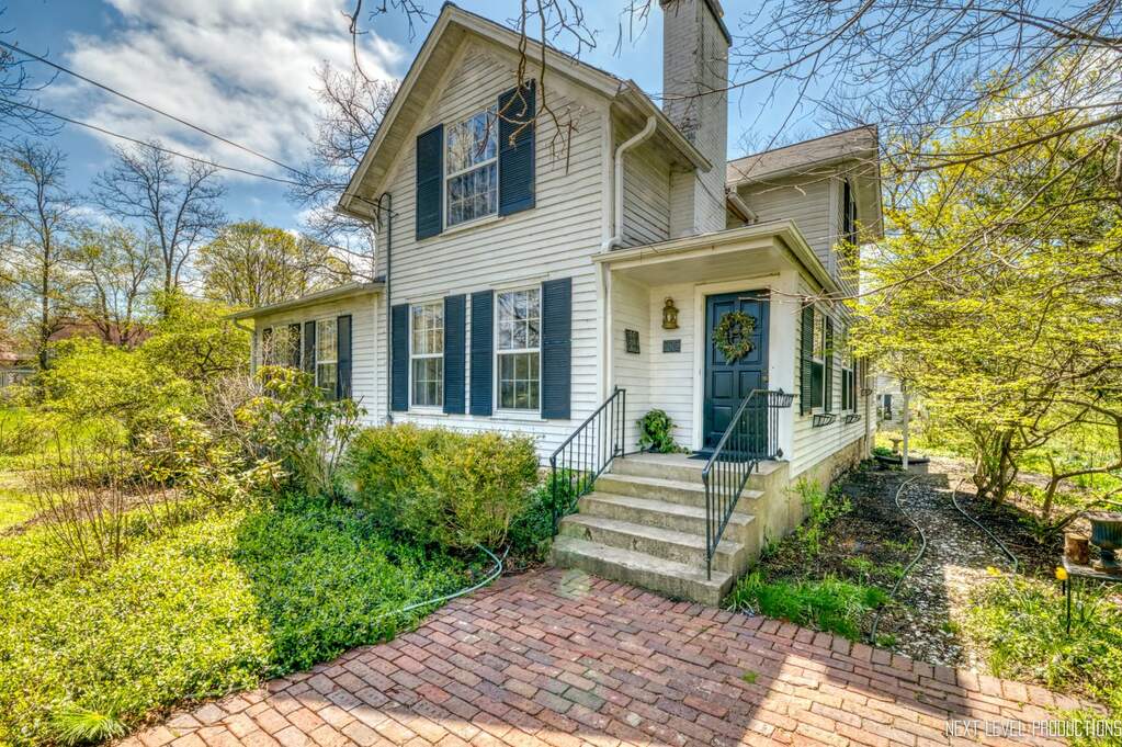 32W115 Army Trail Road, Wayne, IL 60184 MLS 11382157 properties Chicagoland