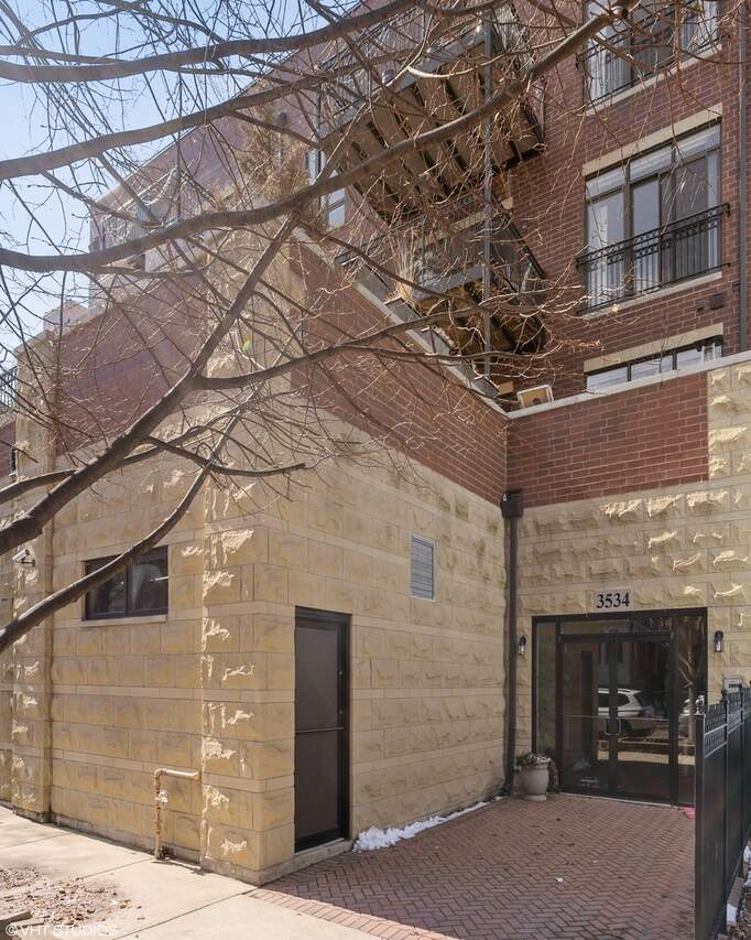 3534 N Hermitage Avenue 202, Chicago, IL 60657 MLS 11399145