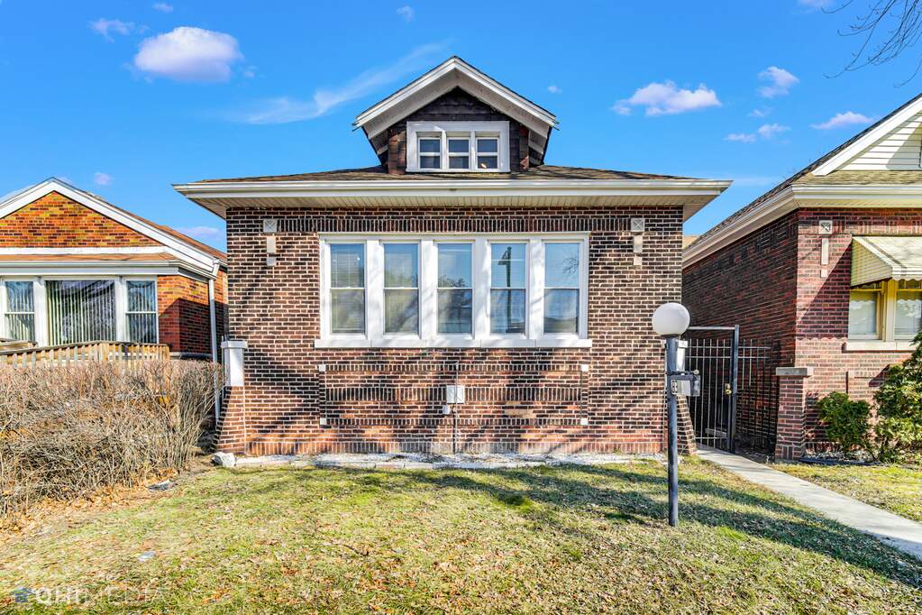 8311 S Paxton Avenue, Chicago, IL 60617 MLS 11402371 properties Chicagoland