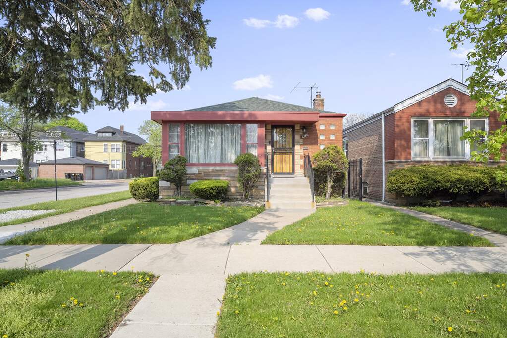 8158 S Marquette Avenue, Chicago, IL 60617 MLS 11403704