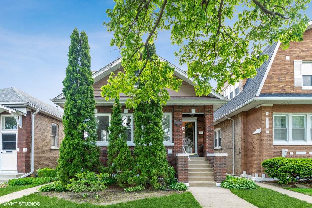 5745 W Eastwood Avenue, Chicago, IL 60630 MLS 11408496 properties