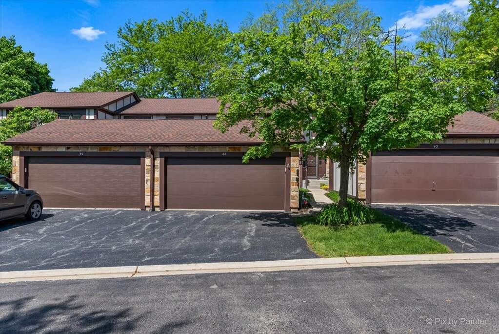 44 White Oak Circle, St. Charles, IL 60174 MLS 11411120