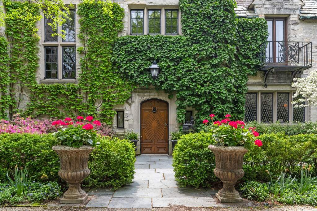 940 Private Rd - entry