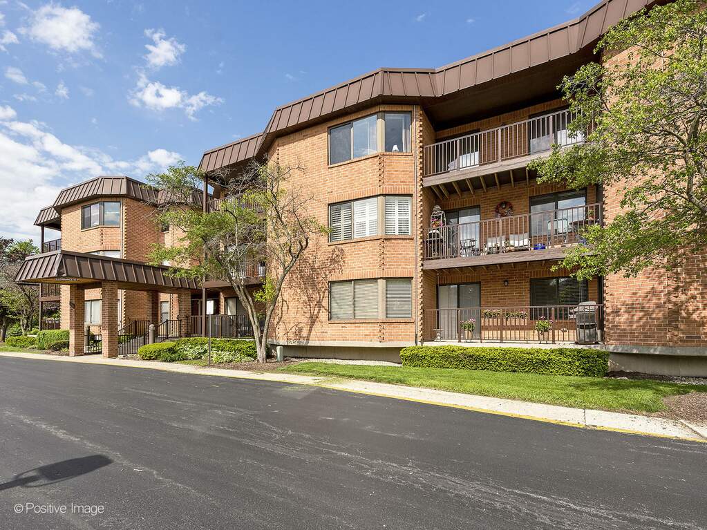 6401 Clarendon Hills Road 104, Willowbrook, IL 60527 MLS 11416516