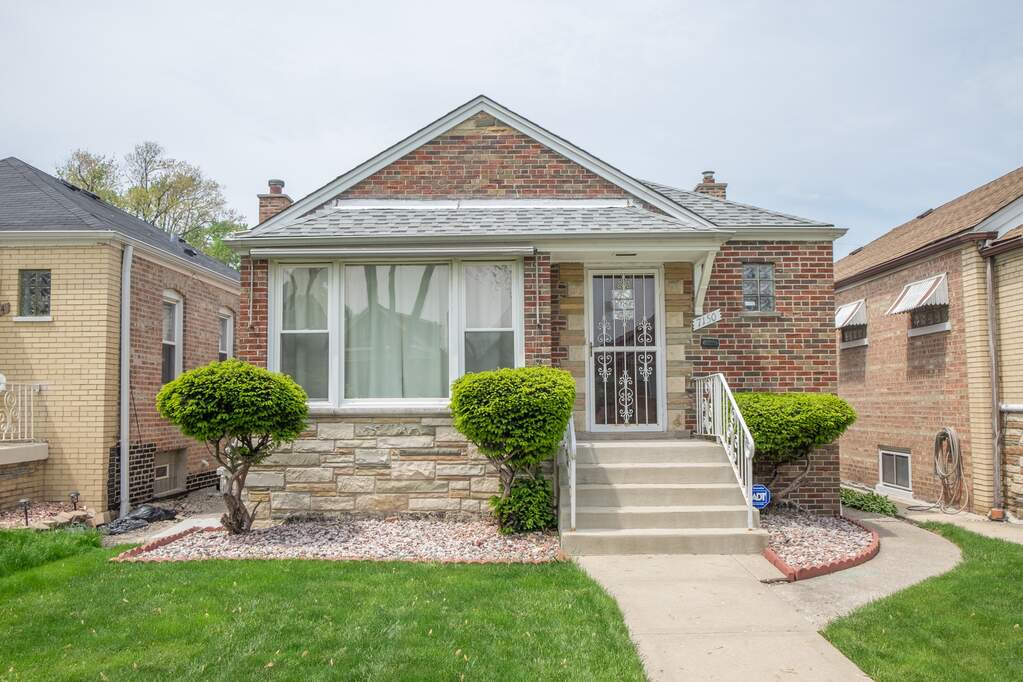 7150 S Sawyer Avenue, Chicago, IL 60629 MLS 11418352 properties