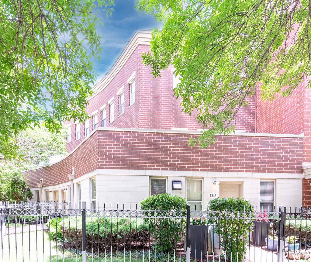 1345 N Burling Street, Chicago, IL 60610 MLS 11433152 properties