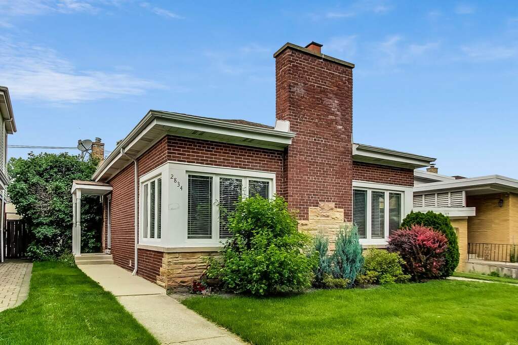 2834 W Morse Avenue, Chicago, IL 60645 MLS 11439908 properties