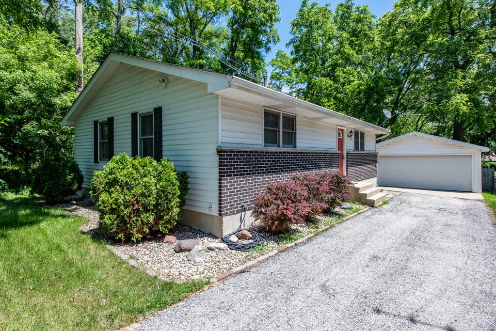 2445 N Sheridan Road, Waukegan, IL 60087 MLS 11441448 properties Chicagoland