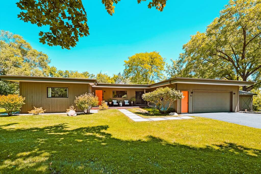 82 Timberlake Drive, Barrington, IL 60010 MLS 11443918 properties