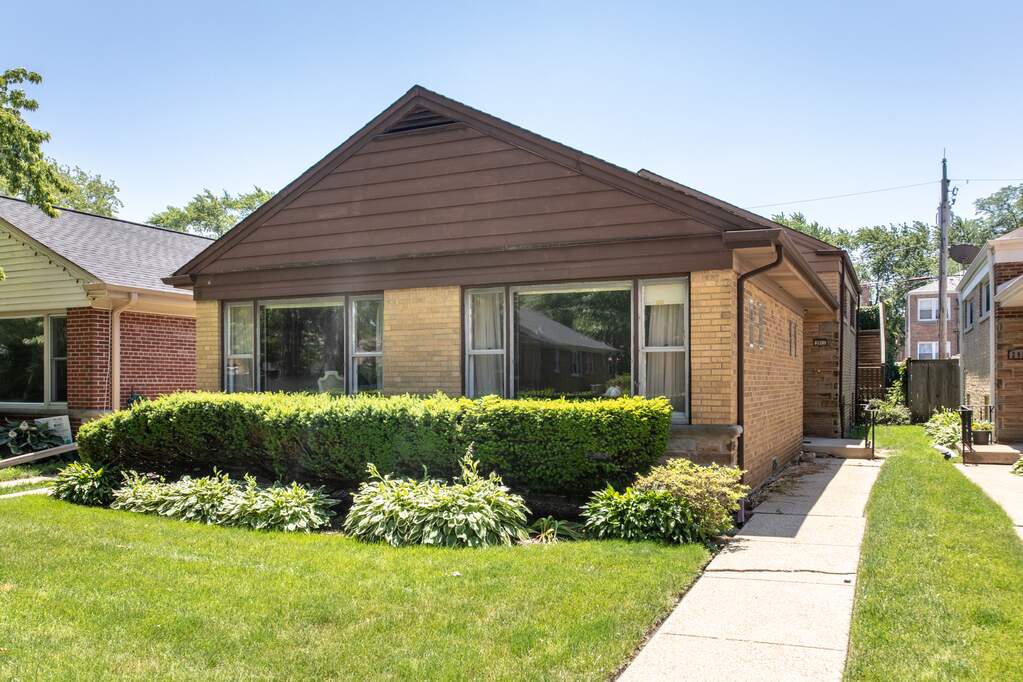 2911 W Balmoral Avenue, Chicago, IL 60625 MLS 11444924 properties