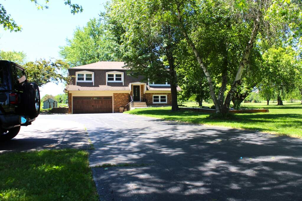 8211 Huntley Road, Crystal Lake, IL 60014 MLS 11445136 properties