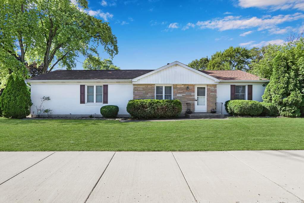 3874 Grand Avenue, Gurnee, IL 60031 MLS 11445306 properties