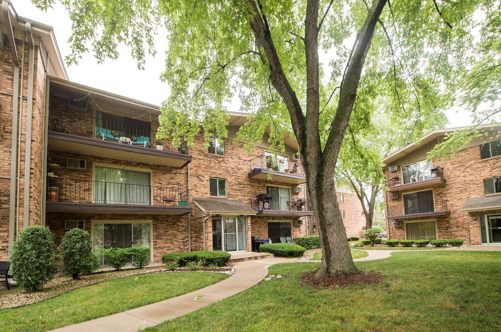 5325 Waterbury Court 2706, Crestwood, IL 60418 MLS 11453156