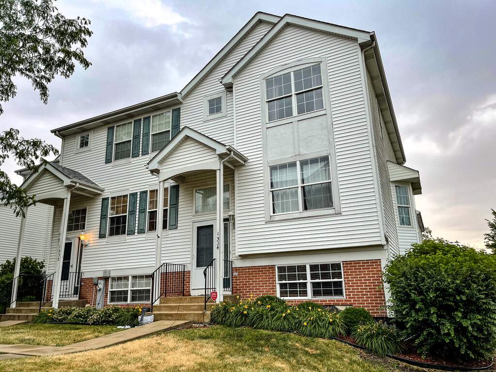 1334 Fox Hound Trail, Beecher, IL 60401 MLS 11453945 properties