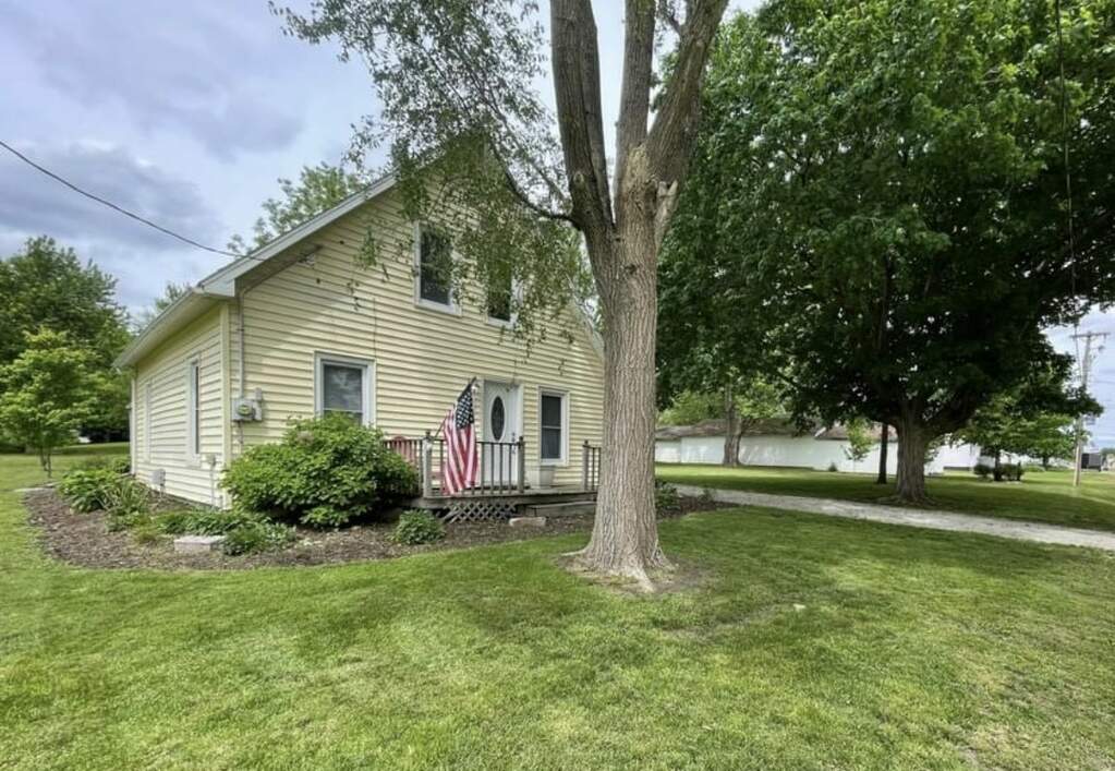 413 W Main Street, Stanford, IL 61774 MLS 11454610 properties