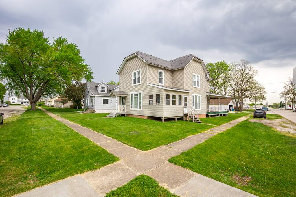 300 N Maple Street, Grant Park, IL 60940 MLS 11460428 properties Chicagoland