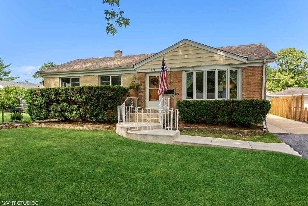 828 Delles Road, Wheaton, IL 60189 MLS 11464333 properties