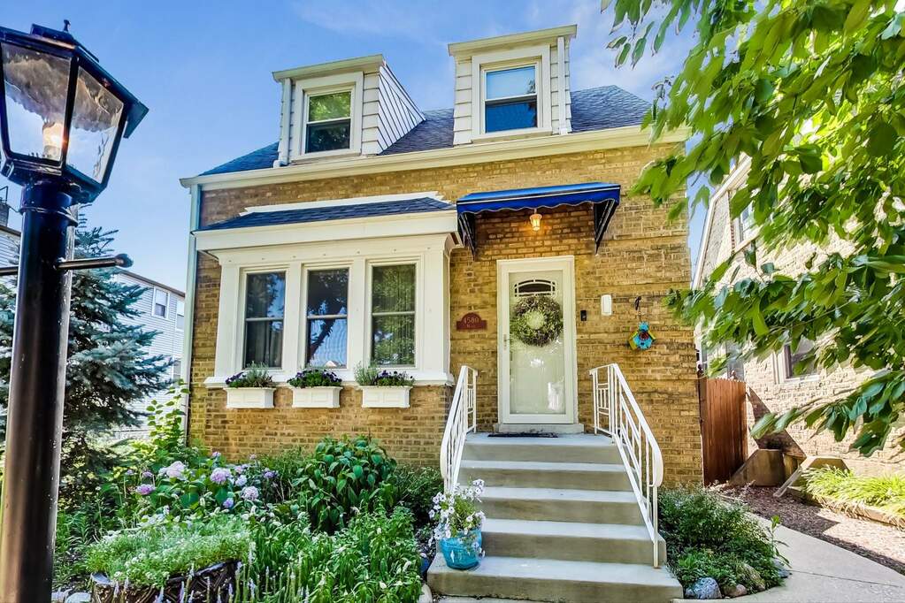 4580 N Moody Avenue, Chicago, IL 60630 MLS 11467955 properties