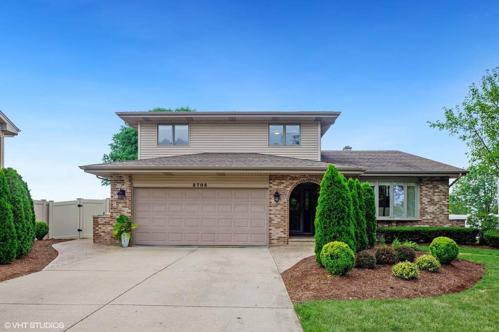 8708 Coventry Drive, Woodridge, IL 60517 MLS 11469146 properties