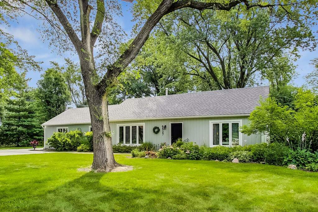 6527 Howard Avenue, Indian Head Park, IL 60525 MLS 11477171