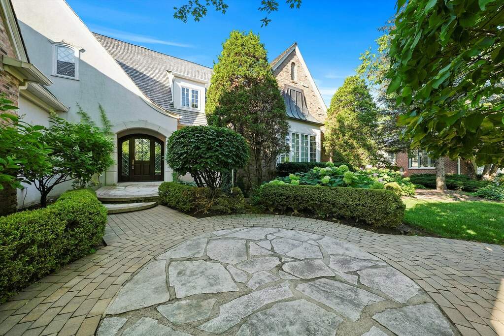 1745 W Broadland Lane, Lake Forest, IL 60045 MLS 11483386