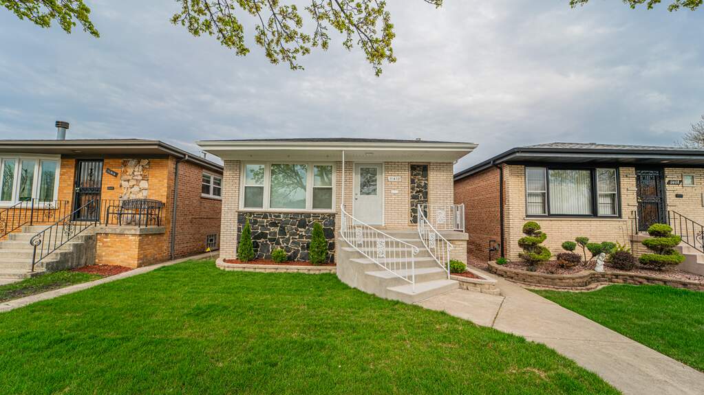 11412 S Avenue J, Chicago, IL 60617 MLS 11484431 properties