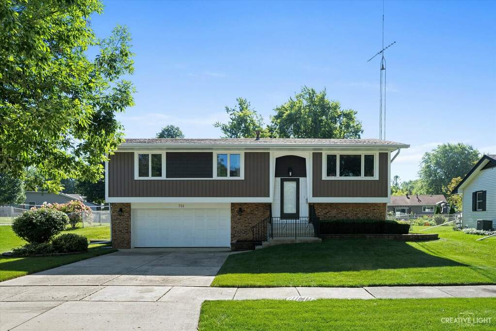 751 Hermitage Drive, Aurora, IL 60506 MLS 11610452 properties