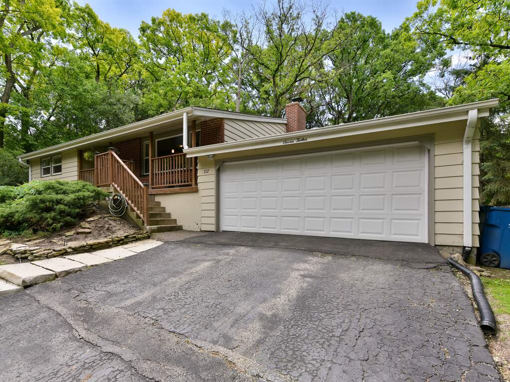 712 Elmwood Drive, Carpentersville, IL 60110 MLS 11613808