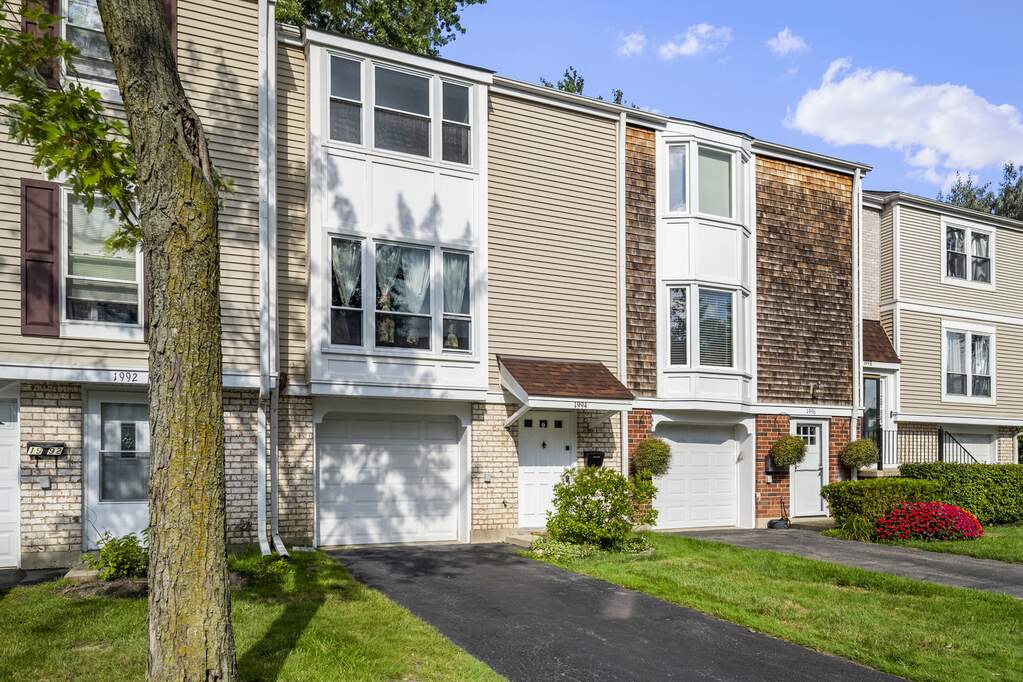 1994 Brighton Lane, Hoffman Estates, IL 60195 MLS 11621693