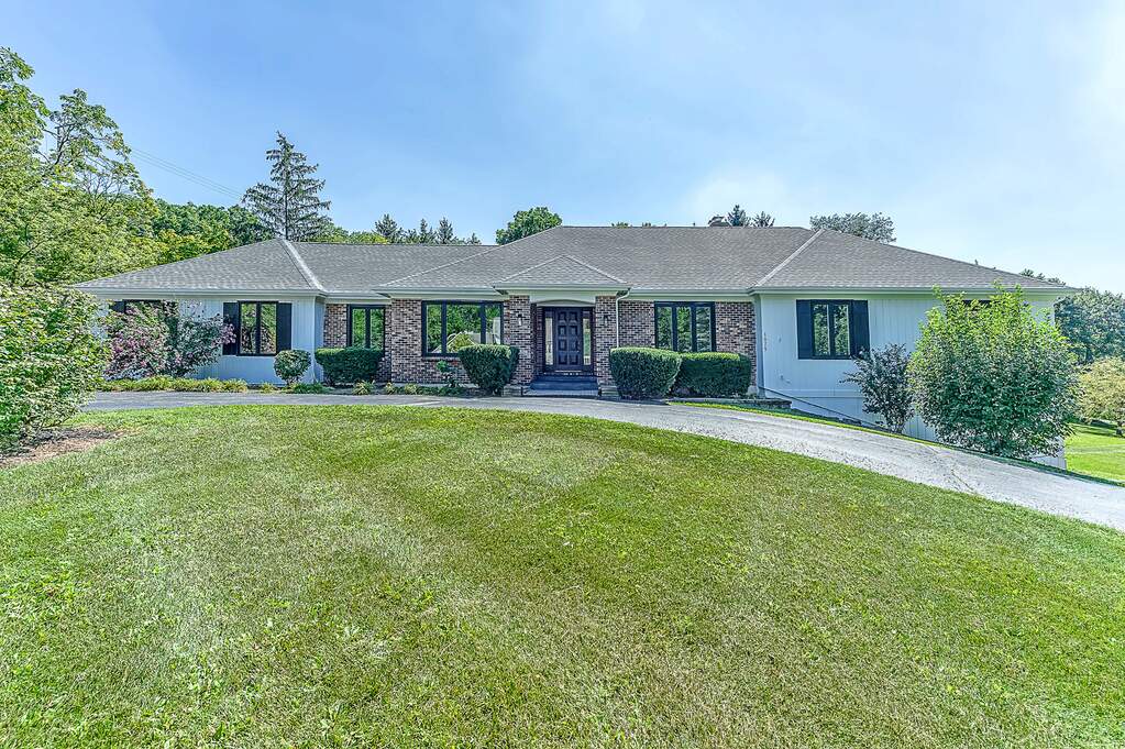 1075 Kirkwood Road, Inverness, IL 60067 MLS 11625382 properties