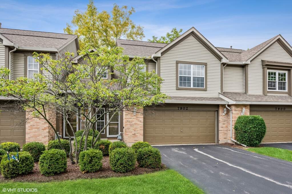 7902 Hedgewood Drive, Darien, IL 60561 MLS 11629992 properties