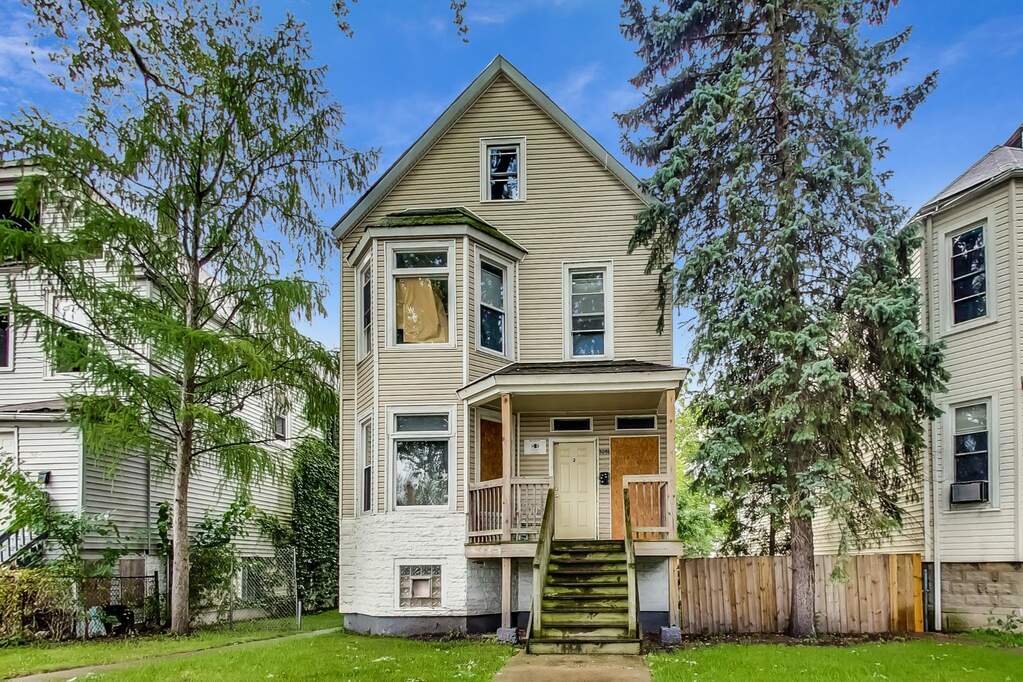 8048 S Escanaba Avenue, Chicago, IL 60617 MLS 11631624 properties