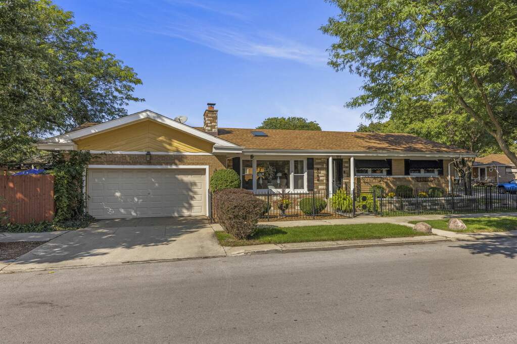 9058 S Clyde Avenue, Chicago, IL 60617 MLS 11635887 properties Chicagoland